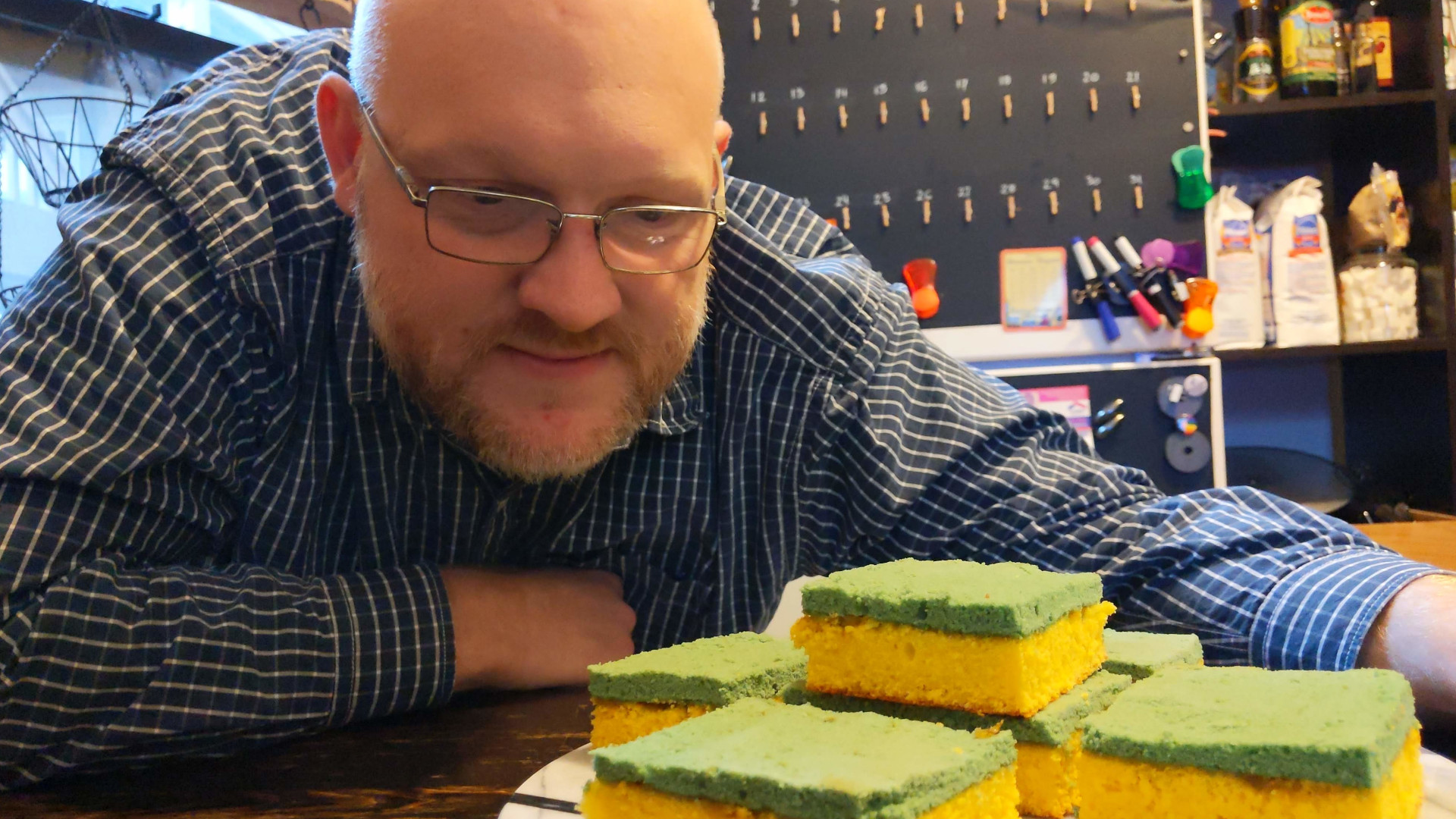 Hungry Physicist kitchen sponge illusion cake image